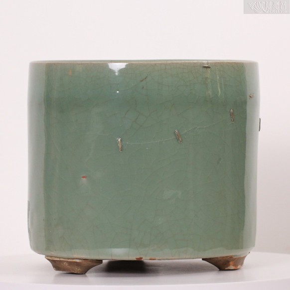 明代龍泉青瓷三足爐 