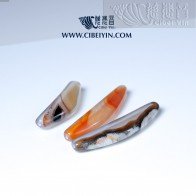 牛角形天珠（天然紅纏絲瑪瑙）-B2款