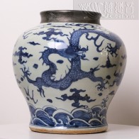 清代青花五爪雙龍聚寶罐