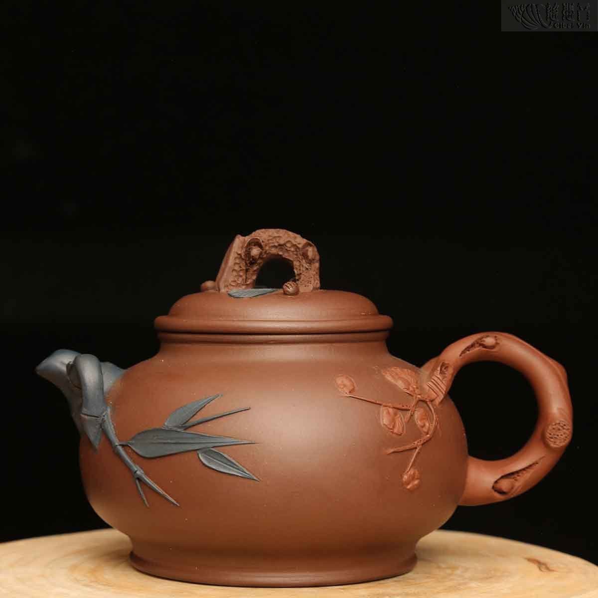 宜興紫砂 王铭东制绘款宜兴紫砂壶慈悲音