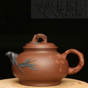 王铭东制绘款宜兴紫砂壶慈悲音