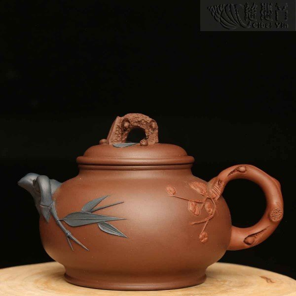 王铭东制绘款宜兴紫砂壶