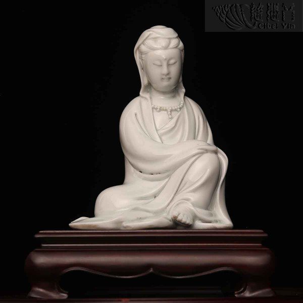 白瓷自在坐观音