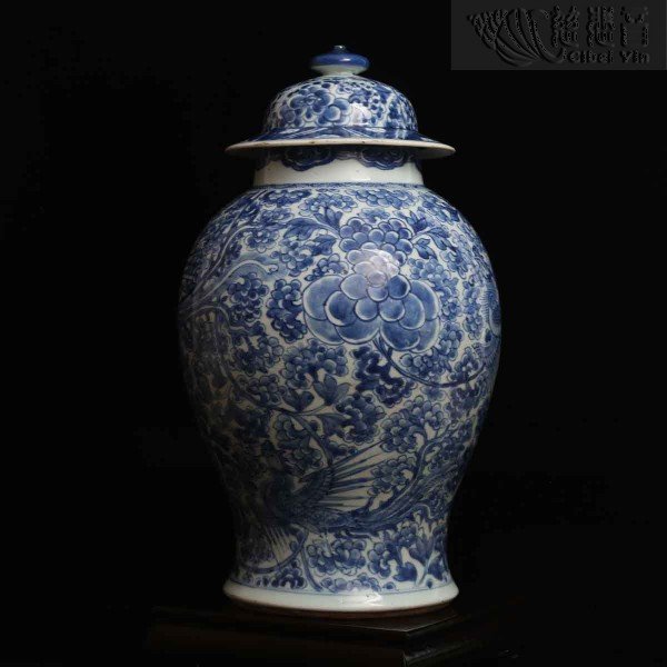 清代青花凤凰牡丹宝罐 