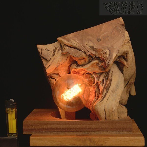  肖楠木台灯 (110V电源)