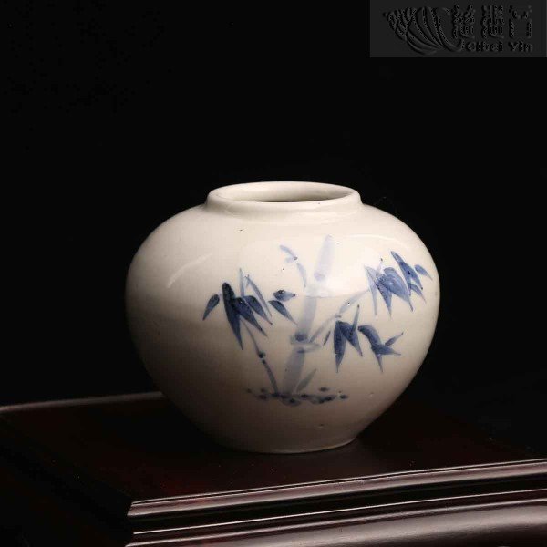 竹叶青花茶叶宝罐