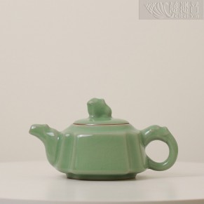 青瓷茶具系列-狮子茶壶
