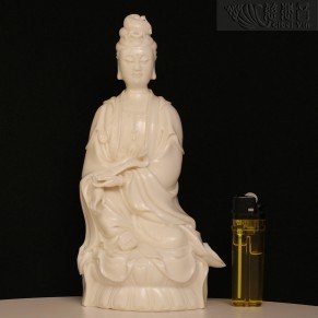 白瓷如意观音像