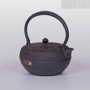 圆满点纹铸铁壶