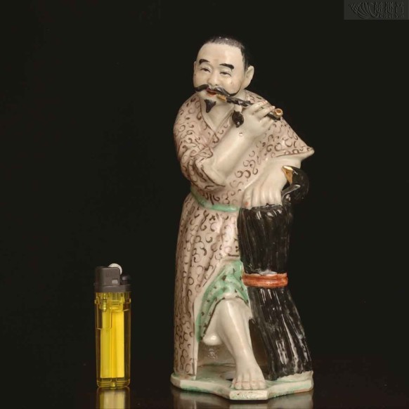 清晚期药商得利陶瓷人像 收到药材后悠然自得的样子