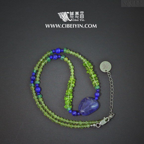 "晴空万里"蓝宝石项链