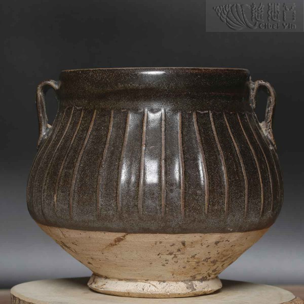 Melon-shaped vessel with brown glaze,Song dynasty
