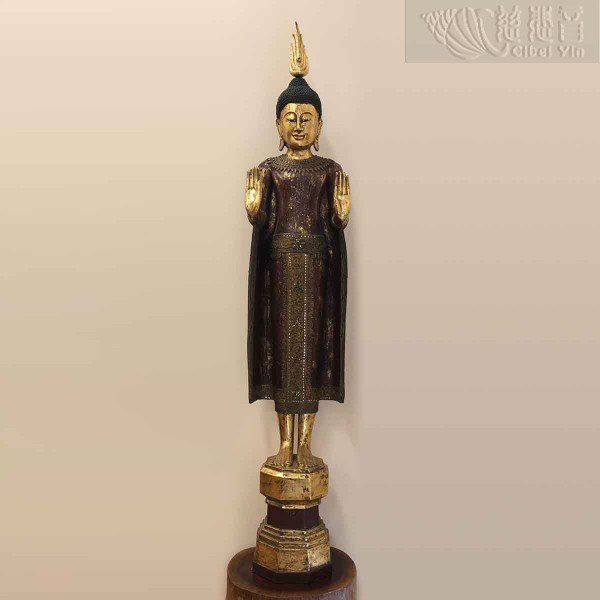 Thai style enlightened Buddha statue