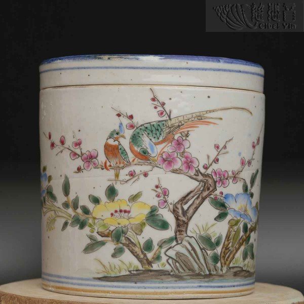 Vase with fencai polychrome decoration with a flowers-of-wealth design