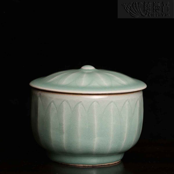 Ceramic bowl with Lotus Pattern