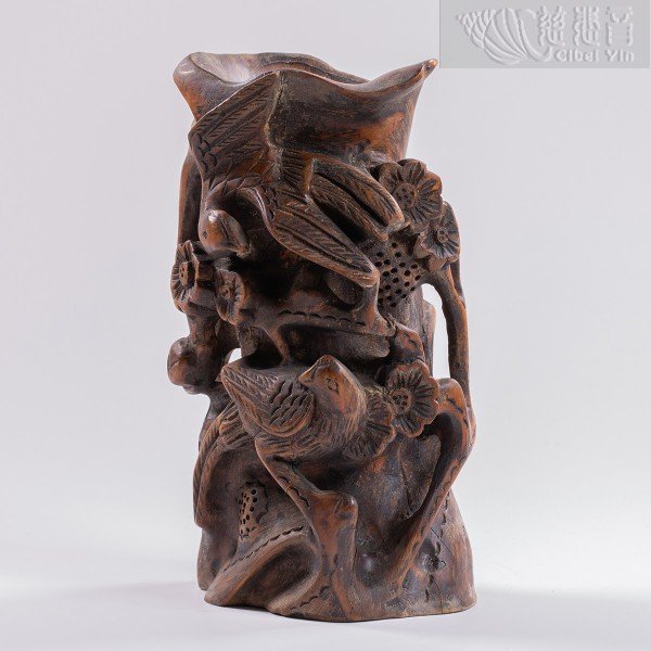 Magpie Climbing Brush Pot