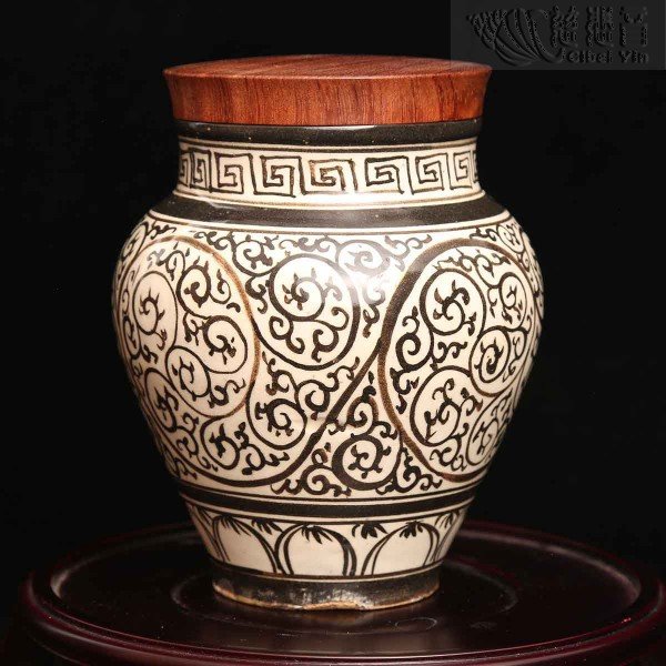Porcelain Treasure jar with black and white flowers