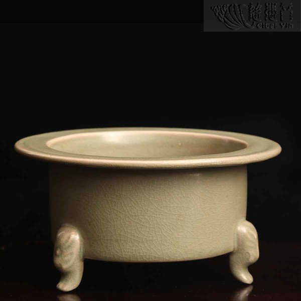 Tianyuan three-legged incense burner