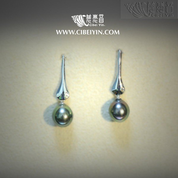 "rise to the top"Black sea pearl 18K earrings-48