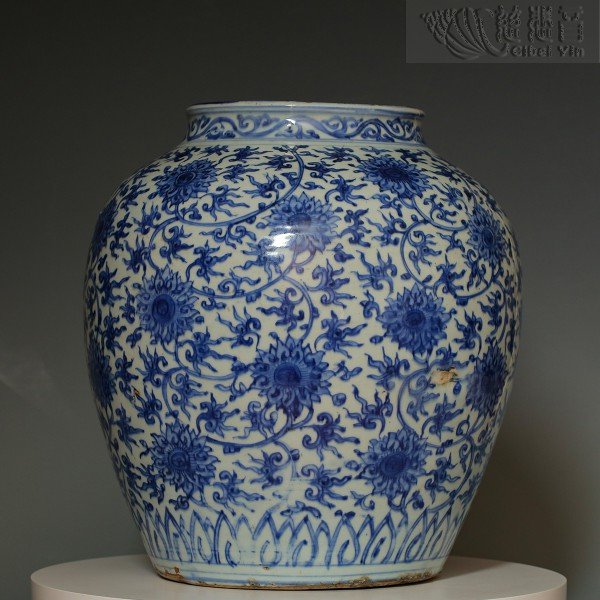 A pair of Lotus Jar 09-2