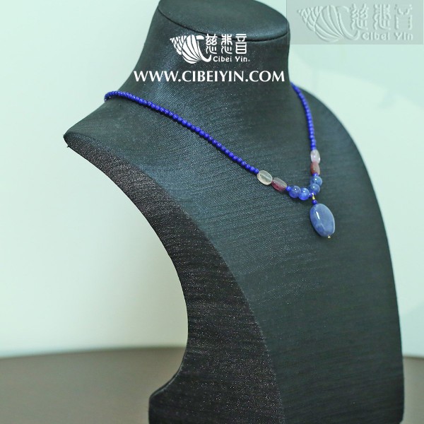 "Beamed with happiness" Sapphire Necklace