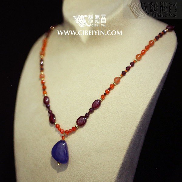 "A Song of Ice and Fire" Sapphire Necklace