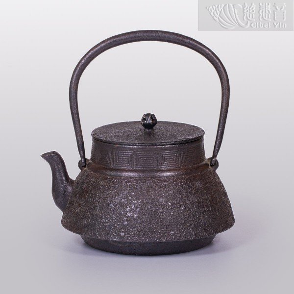 Iron Kettle with Chrysanthemum Pattern
