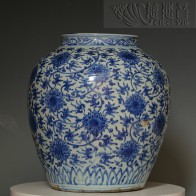 A pair of Lotus Jar 09-2