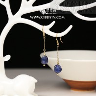 "Bright moon, a thousand miles" 18K Gold sapphire earrings