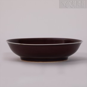 A red-glazed plate made in the Qianlong period of the Qing Dynasty