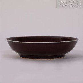 A red-glazed plate made in the Qianlong period of the Qing Dynasty