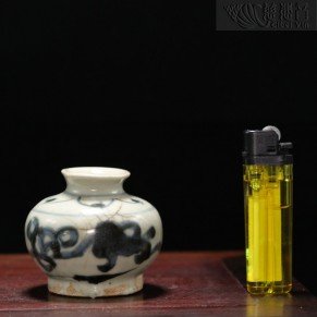 Ming Dynasty Wanli Lion Hydrangea Blue and White Small Jar