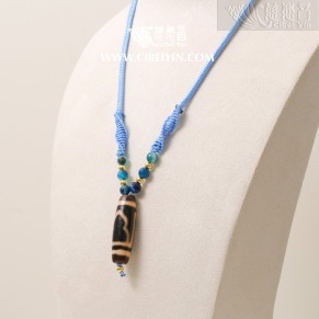 Single-Eyed Mountain Support Dzi Bead Necklace – 38 mm – Random Shipment