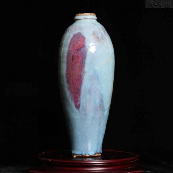 Superior Treasure Vase