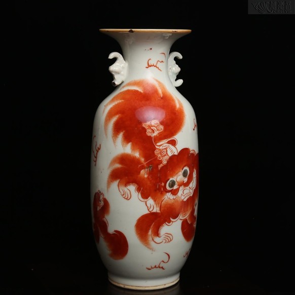 Qing Dynasty Taishi Shaobao Binaural Porcelain Bottle