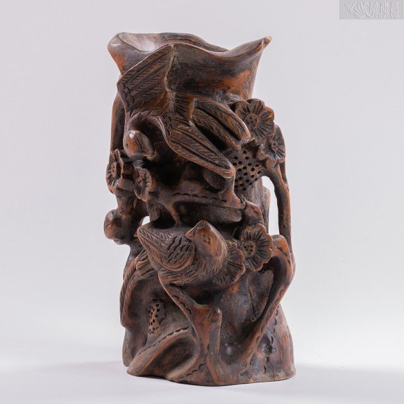 Magpie Climbing Brush Pot