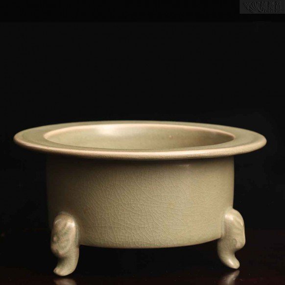 Tianyuan three-legged incense burner