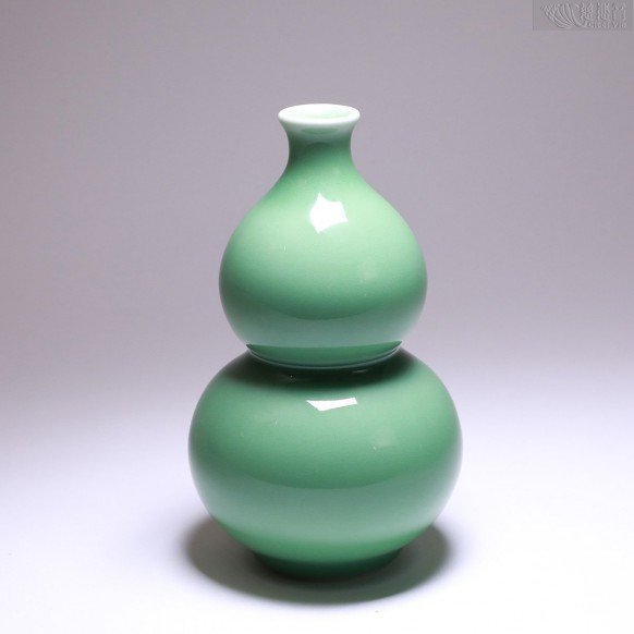 “Fortune, Prosperity and Longevity” Gourd-Shaped Treasure Vase – 16cm Plum Green