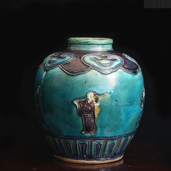 A Porcelain Vase with Blue Glaze